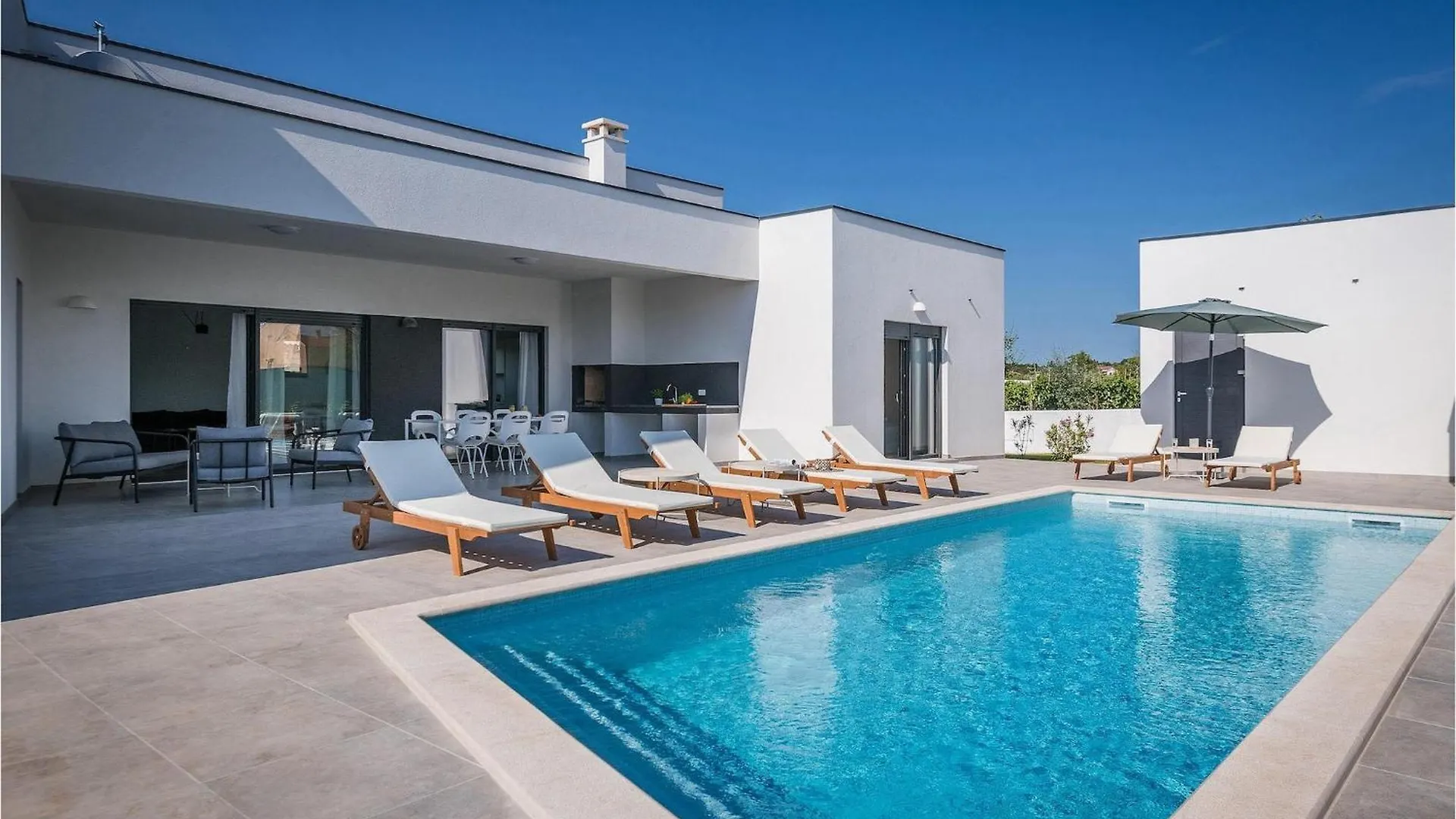 Villa Mateo Pula