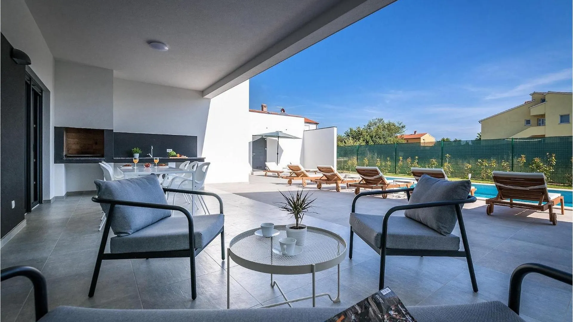 Villa Mateo Pula