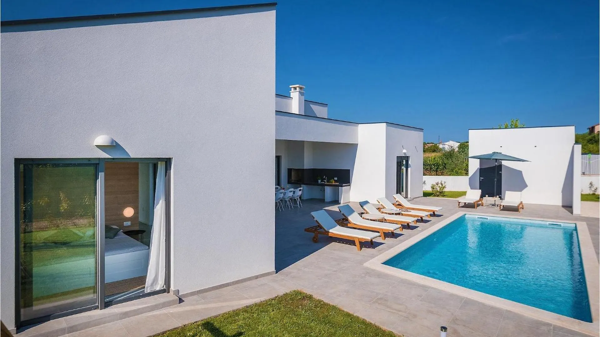Villa Mateo Pula 0*,